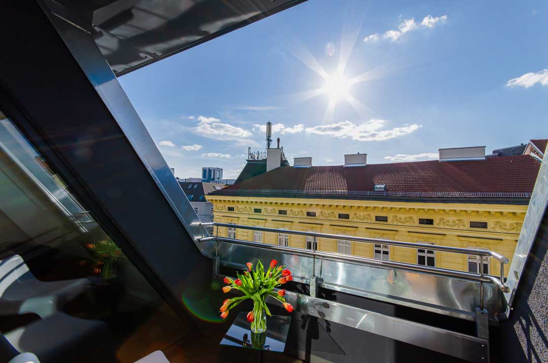 Sunny terrace in a beautiful furnished apartment in Vienna